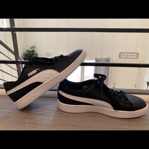 Puma Smash v2 Suede Sneakers